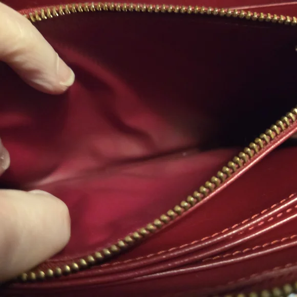 VEUC ! Louis Vuitton Rouge Leather Wallet with Signature Monogram - Picture 9 of 12